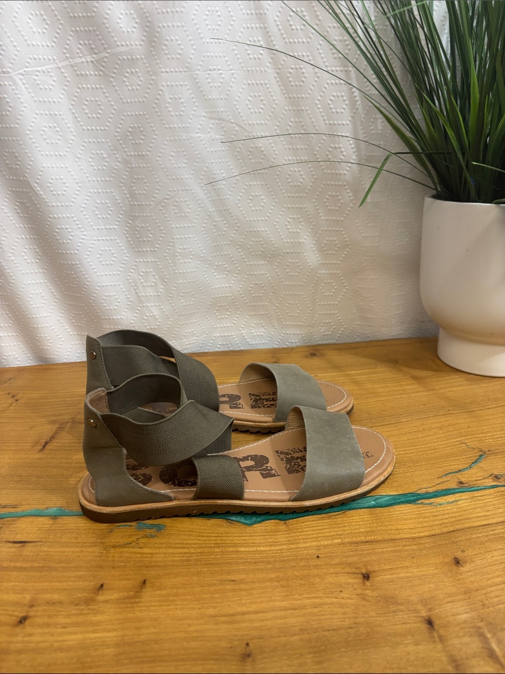 Sorel Ella Gladiator Sandal in Bronze & Cream Women's Size 7